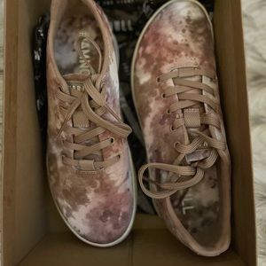 NOBULL canvas trainer low tie dye, Limited Edition.